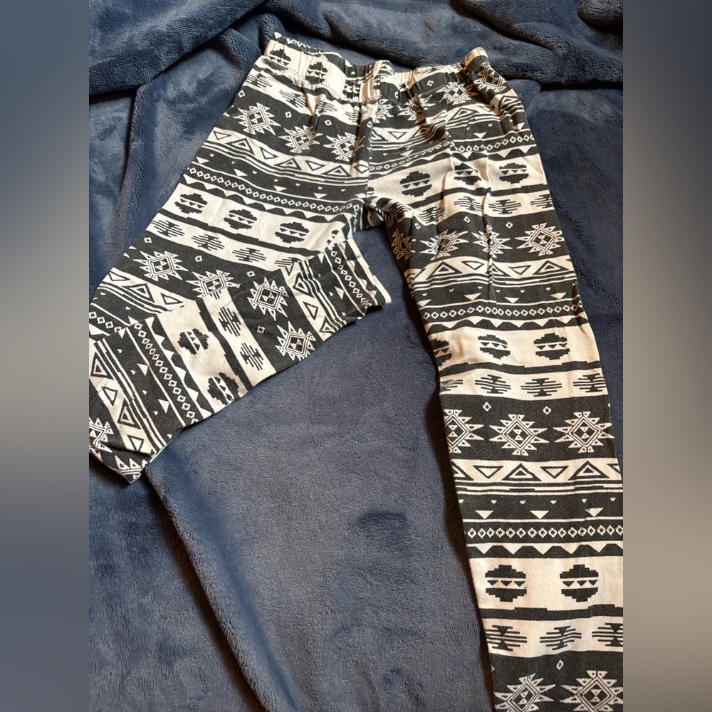 No Boundaries Black and White Jeggings with Geometric Pattern